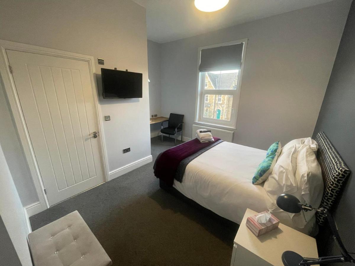 Arlan House, Central Basingstoke Hotel Екстериор снимка