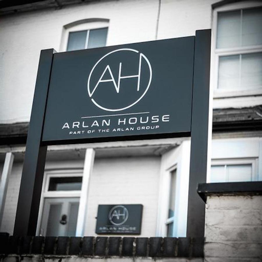Arlan House, Central Basingstoke Hotel Екстериор снимка