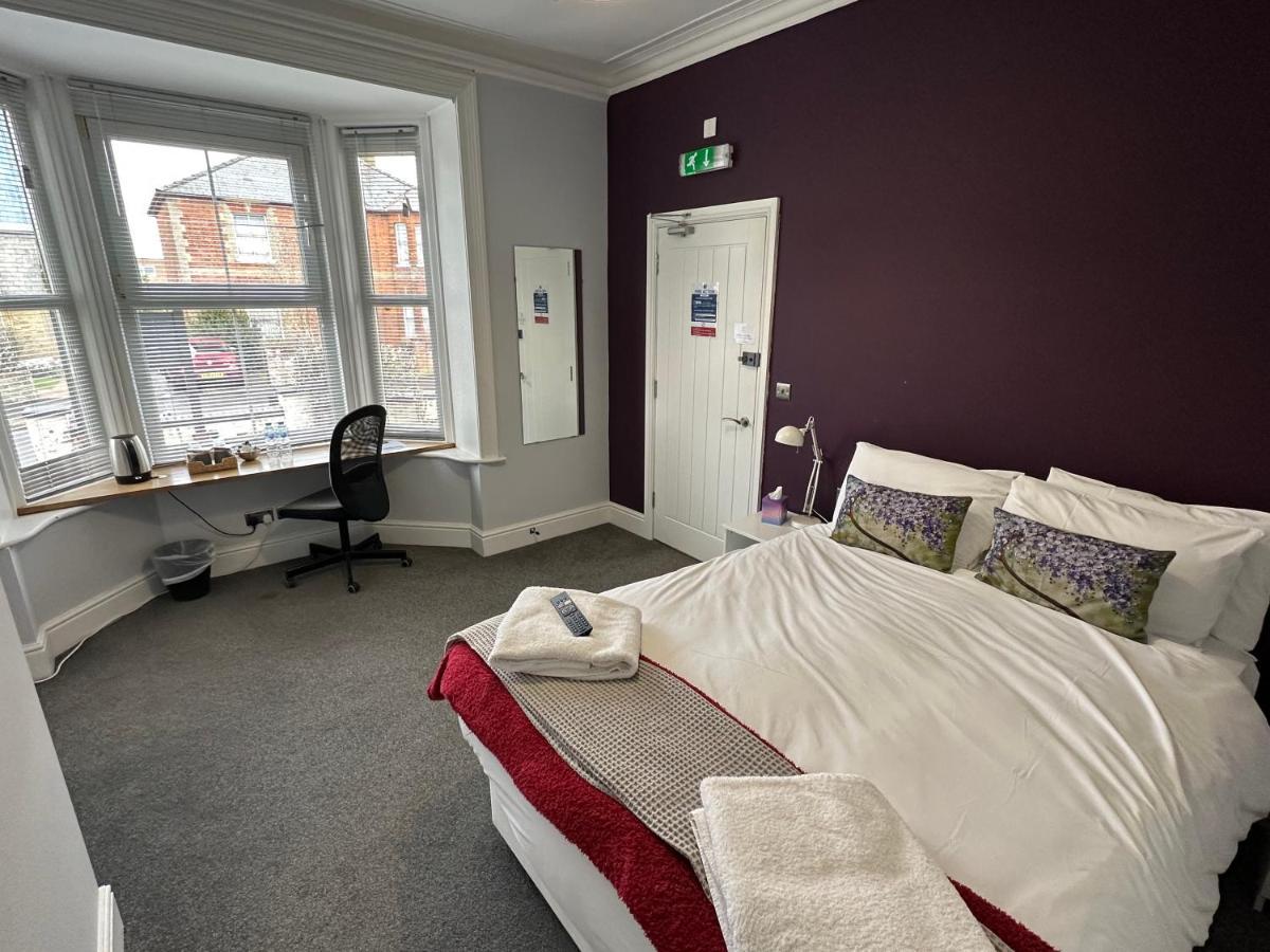 Arlan House, Central Basingstoke Hotel Екстериор снимка